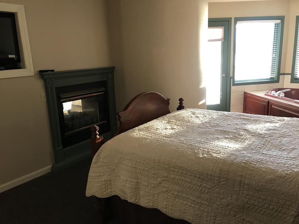 Snug Harbor Inn 斯特金贝 外观 照片