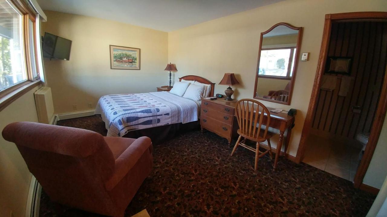 Snug Harbor Inn 斯特金贝 外观 照片