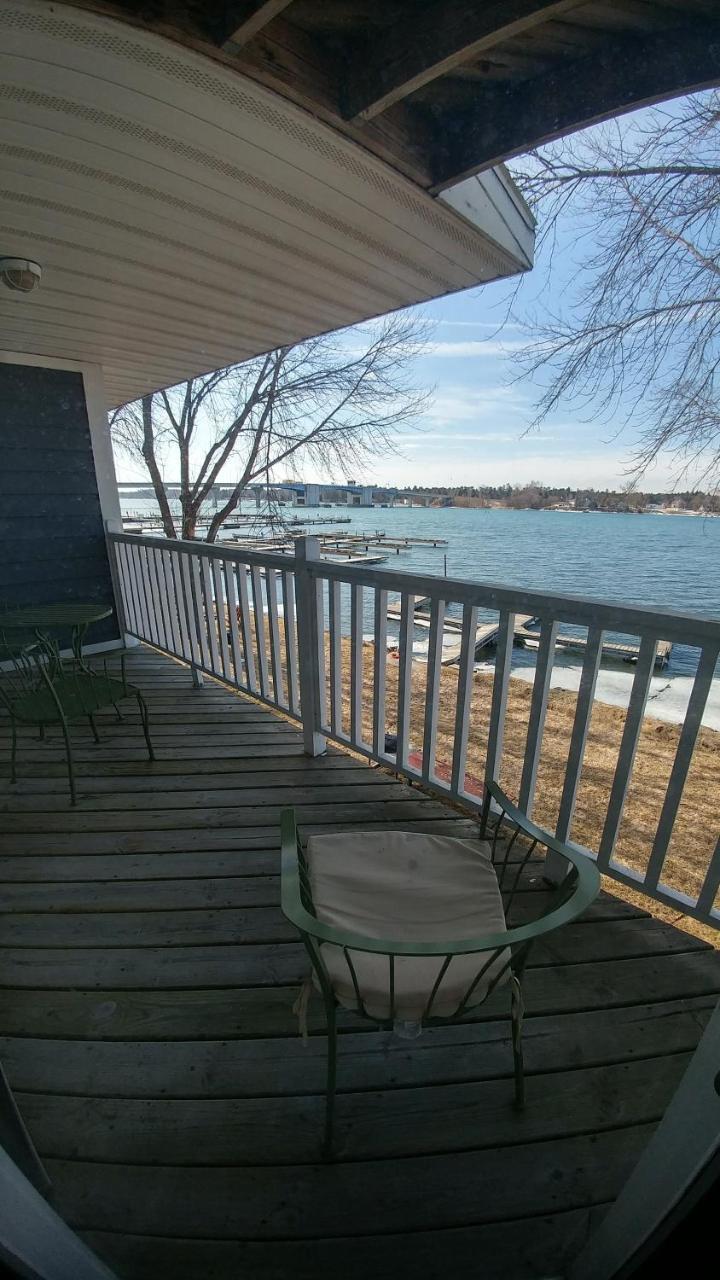 Snug Harbor Inn 斯特金贝 外观 照片