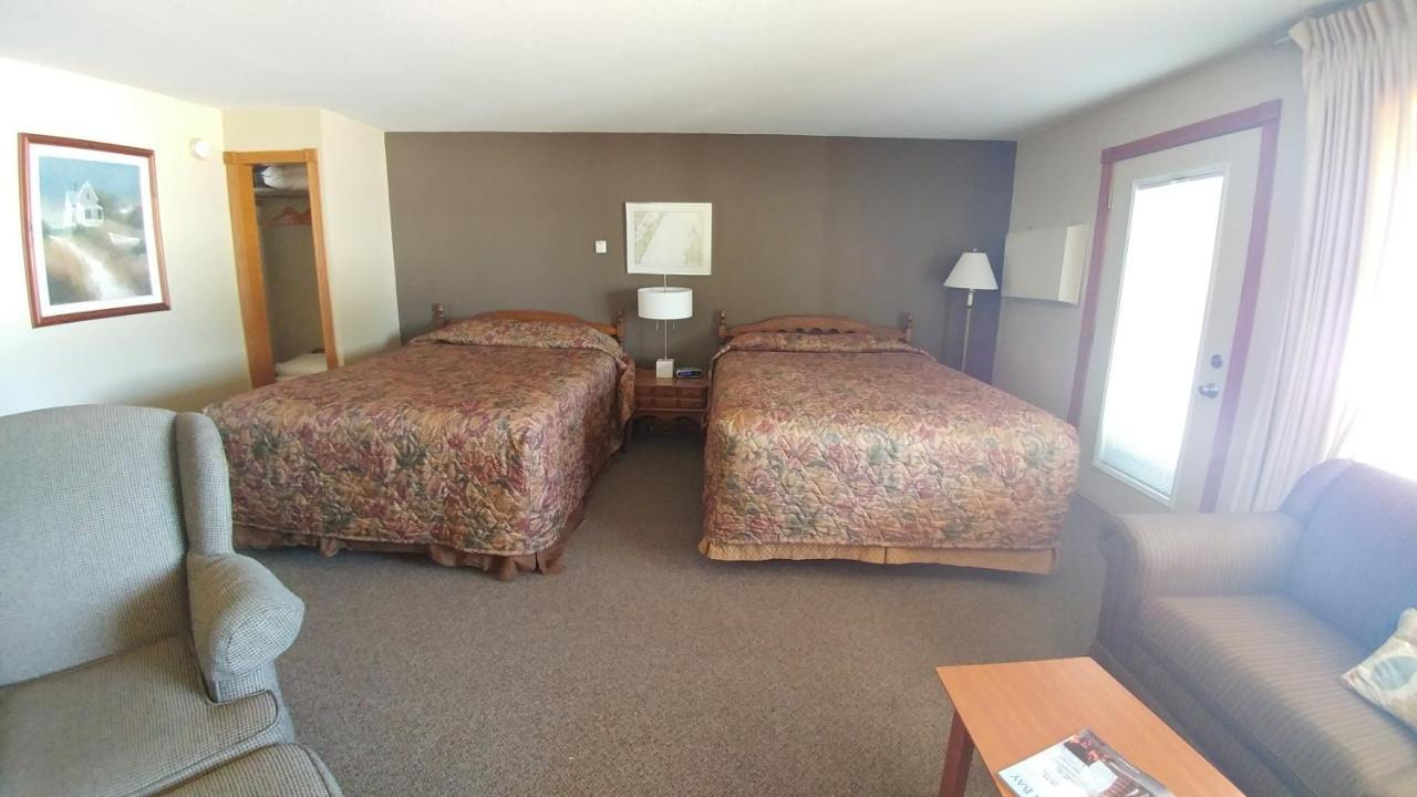 Snug Harbor Inn 斯特金贝 外观 照片